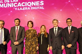 Ministra de Transportes y Telecomunicaciones llama a duplicar la inversión en el sector y a superar la brecha digital existente en el país