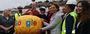 Ministra de Transportes y Telecomunicaciones recibe cable submarino de Google que une a Latinoamérica con California por Valparaíso